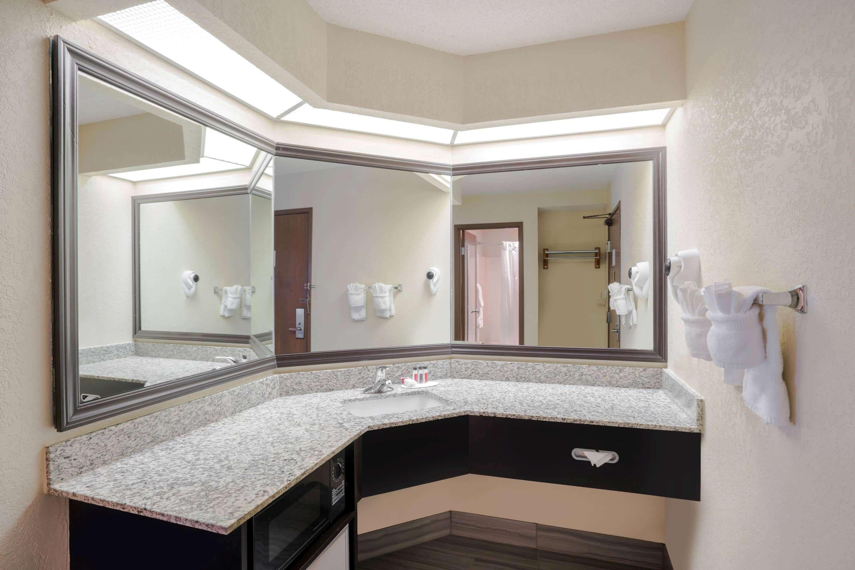 Comfort Inn & Suites ブレントウッド エクステリア 写真