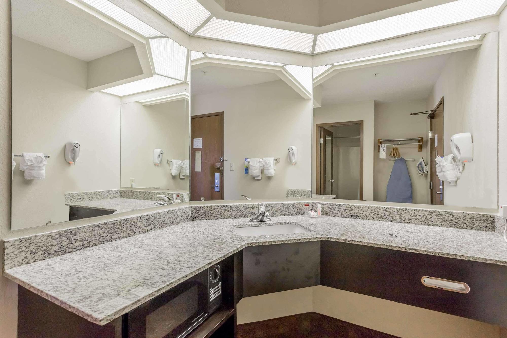 Comfort Inn & Suites ブレントウッド エクステリア 写真